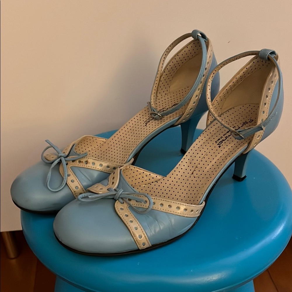 Elegant spectator ankle strap fornarina heels 39/8.5